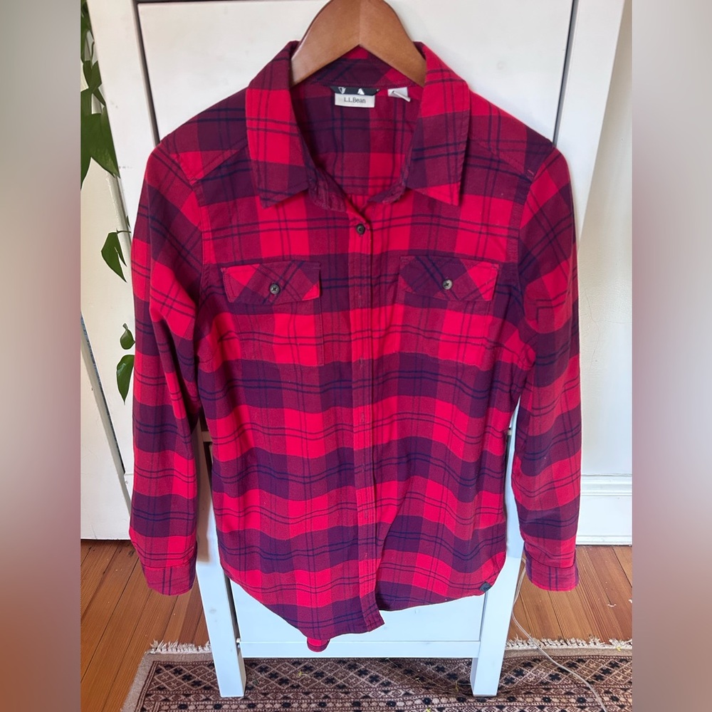 Women’s L.L. Bean medium long sleeve plaid button-up shirt red and purple